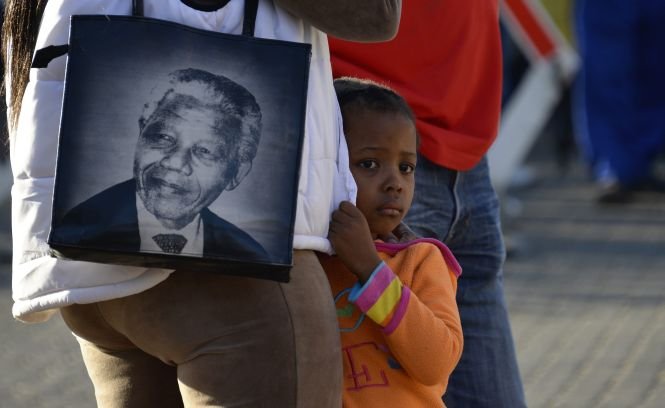 Cele mai recente informaţii despre starea lui Nelson Mandela