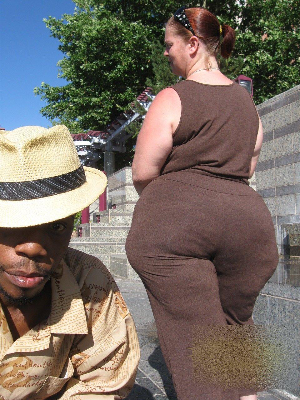 Cum arată iubita acestui tânăr. "O pierde prin casă... Prin Casa Poporului" 215386