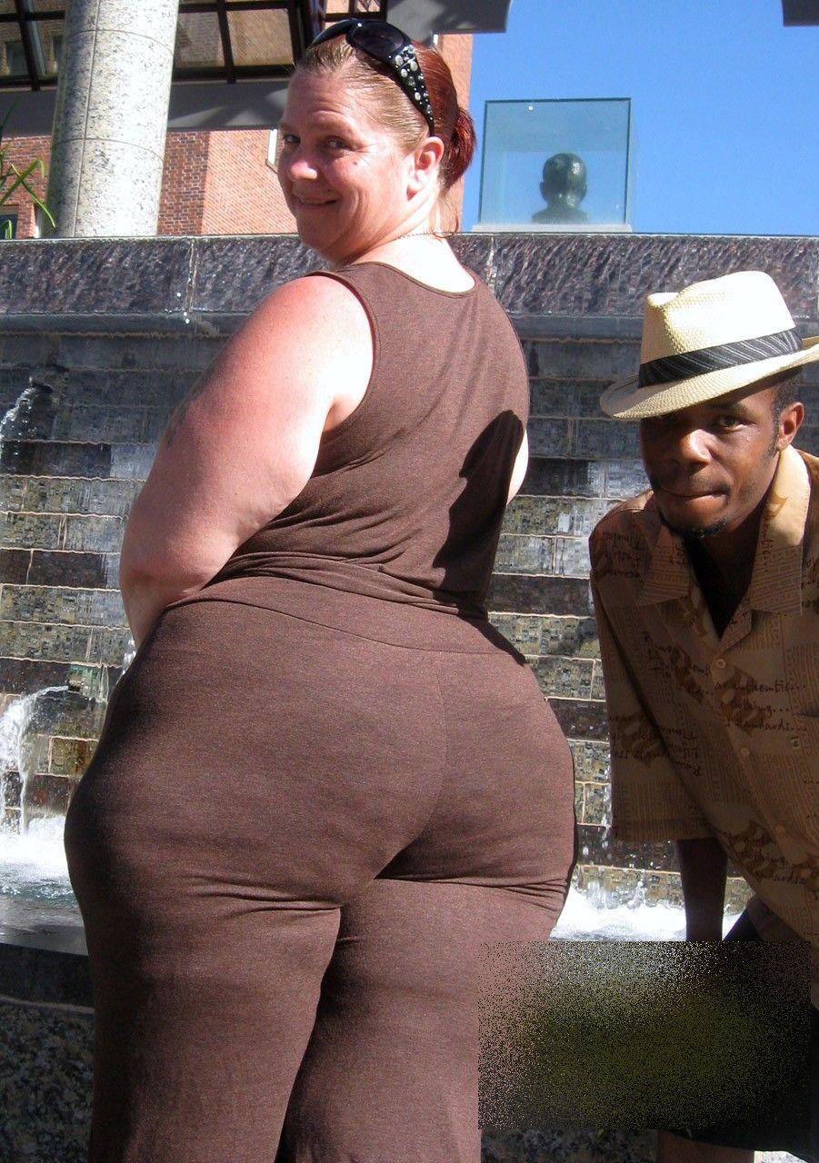 Cum arată iubita acestui tânăr. "O pierde prin casă... Prin Casa Poporului" 215387