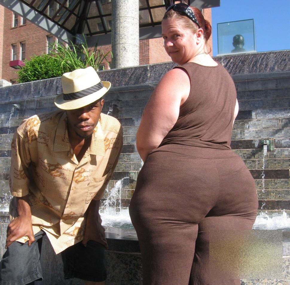 Cum arată iubita acestui tânăr. "O pierde prin casă... Prin Casa Poporului" 215388