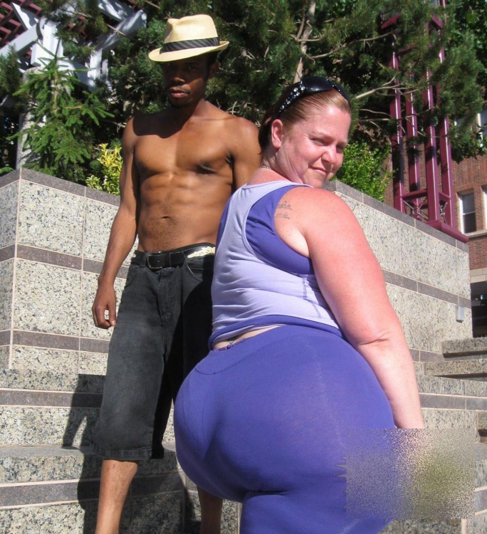 Cum arată iubita acestui tânăr. "O pierde prin casă... Prin Casa Poporului" 215390