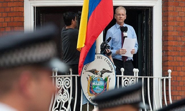 Ecuadorul denunţă spionarea ambasadei sale din Londra, unde se află fondatorul Wikileaks