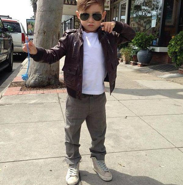 Va frânge muuuulte inimi când va creşte puţin mai mare. Este cel mai CĂUTAT model, care prezintă haine pentru copii 215572