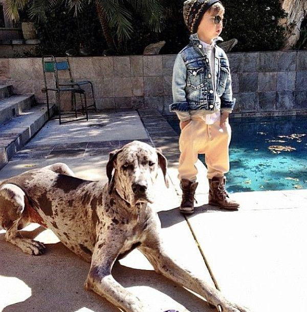 Va frânge muuuulte inimi când va creşte puţin mai mare. Este cel mai CĂUTAT model, care prezintă haine pentru copii 215575