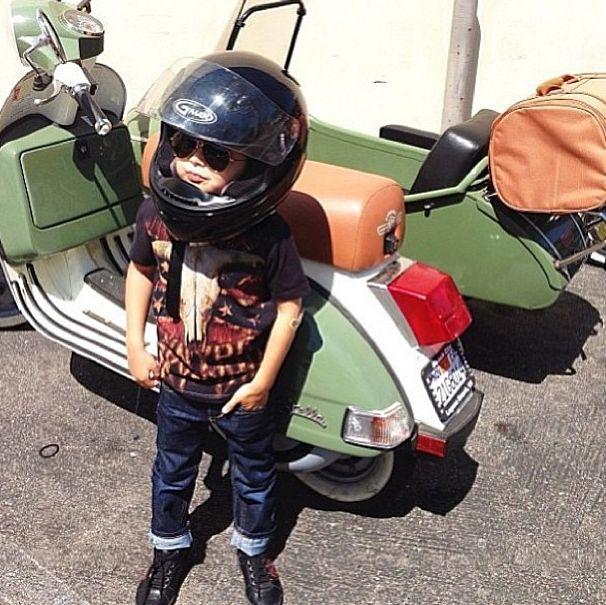 Va frânge muuuulte inimi când va creşte puţin mai mare. Este cel mai CĂUTAT model, care prezintă haine pentru copii 215577