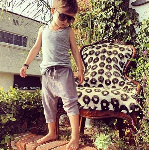 Va frânge muuuulte inimi când va creşte puţin mai mare. Este cel mai CĂUTAT model, care prezintă haine pentru copii 215578