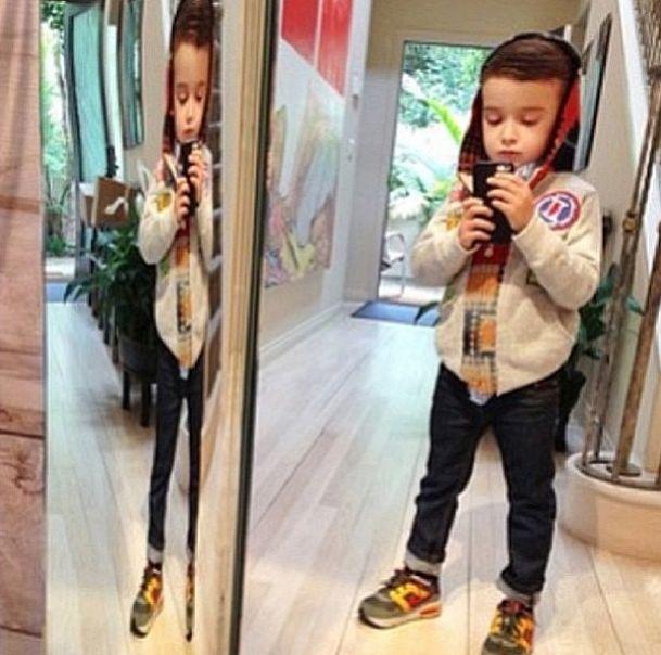 Va frânge muuuulte inimi când va creşte puţin mai mare. Este cel mai CĂUTAT model, care prezintă haine pentru copii 215582