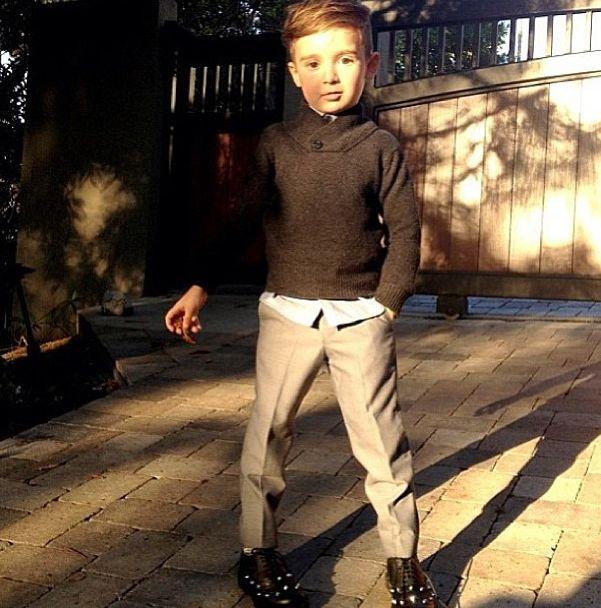 Va frânge muuuulte inimi când va creşte puţin mai mare. Este cel mai CĂUTAT model, care prezintă haine pentru copii 215584