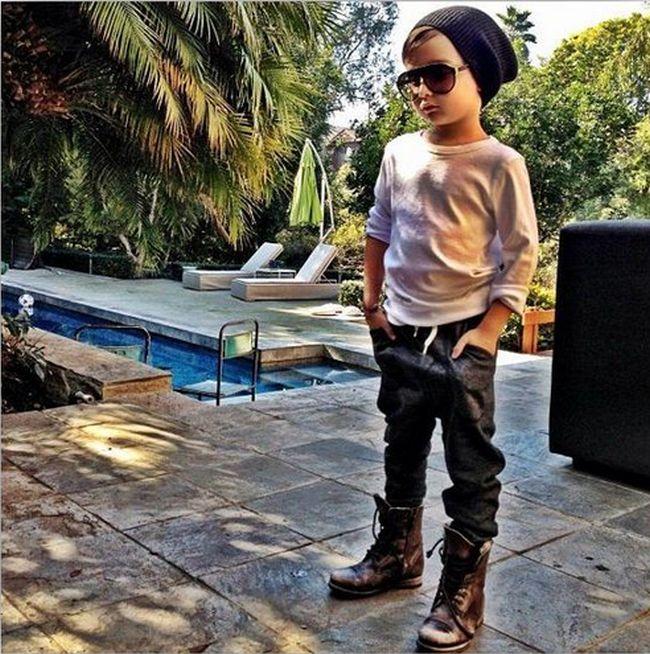 Va frânge muuuulte inimi când va creşte puţin mai mare. Este cel mai CĂUTAT model, care prezintă haine pentru copii 215593