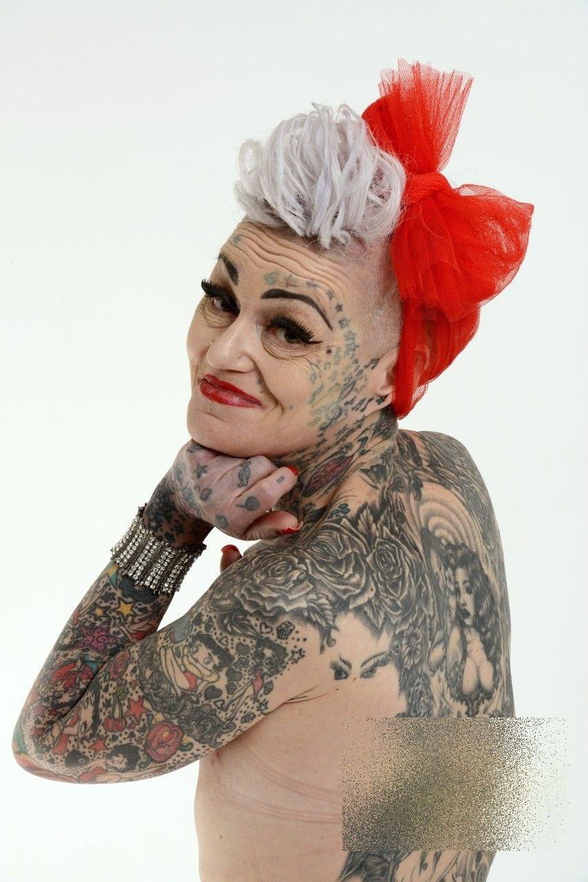 Aşa arată femeia care nu regretă nimic în viaţă. Părinţii ei nu o mai recunosc dacă o văd pe stradă 215746