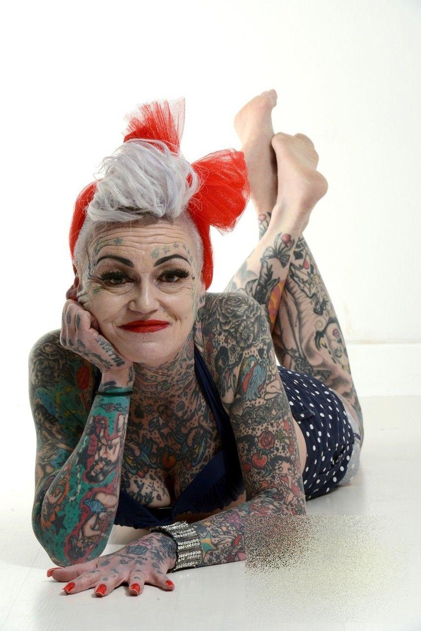 Aşa arată femeia care nu regretă nimic în viaţă. Părinţii ei nu o mai recunosc dacă o văd pe stradă 215748