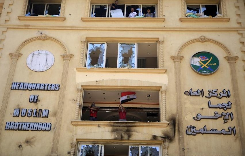 Mandat de arestare pe numele liderilor Fraţilor Musulmani din Egipt 