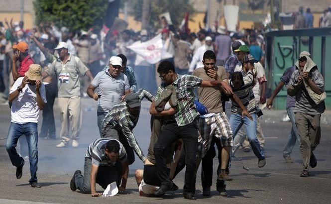 Armata egipteană a deschis focul asupra manifestanţilor pro-Morsi. Cel puţin trei persoane au fost ucise