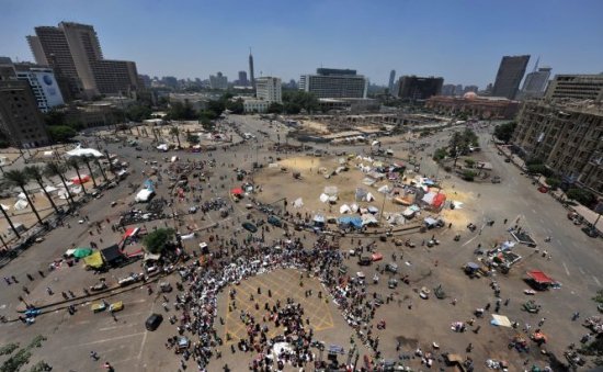 Tensiunile par să ia amploare în Egipt. Simpatizanţii lui Morsi spun că nu se vor clinti din stradă