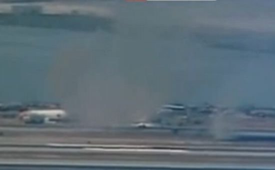 Un avion a luat foc după o aterizare ratată pe aeroportul din San Francisco. Autorităţile nu au raportat eventuale victime