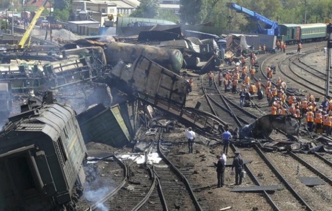 Un tren de pasageri a deraiat în Rusia. Cel puţin 80 de persoane au fost rănite