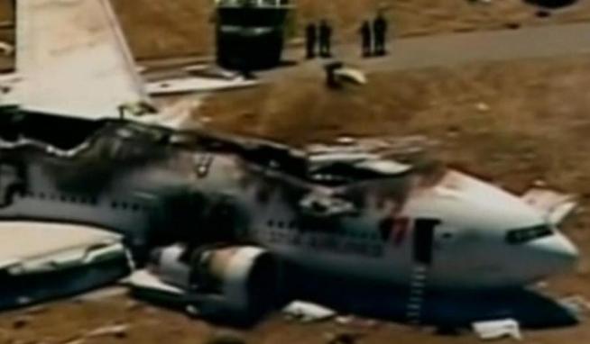 UPDATE: Doi morţi şi 182 de răniţi în urma prăbuşirii avionului Boeing 777 în San Francisco 216156