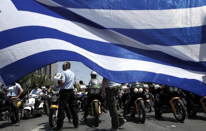 Zeci de mii de angajaţi din Grecia au intrat în grevă, denunţând noile măsuri de austeritate