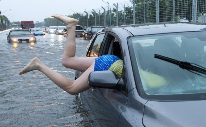 Inundaţiile puternice au paralizat oraşul Toronto