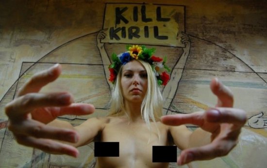 O activistă ucraineană Femen a primit azil în Franţa