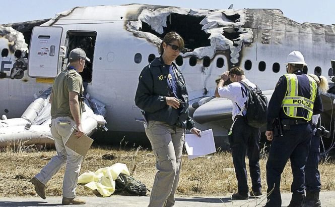 Unul din piloţii avionului prăbuşit la San Francisco nu a putut vedea pista din cauza înclinării aparatului de zbor