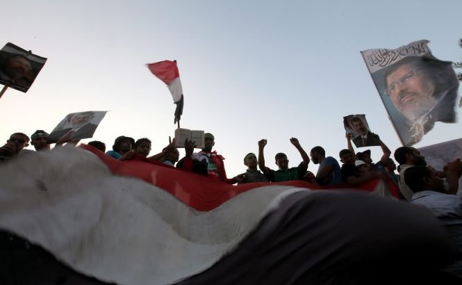 Islamiştii din Egipt cheamă populaţia să protesteze faţă de înlăturarea lui Mohamed Morsi de la putere