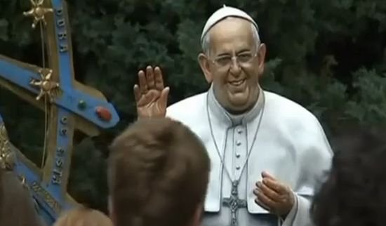 Papa Francisc nu vrea să devină o celebritate. A cerut ca o statuie ce îl înfăţişează în mărime naturală să fie dărâmată 