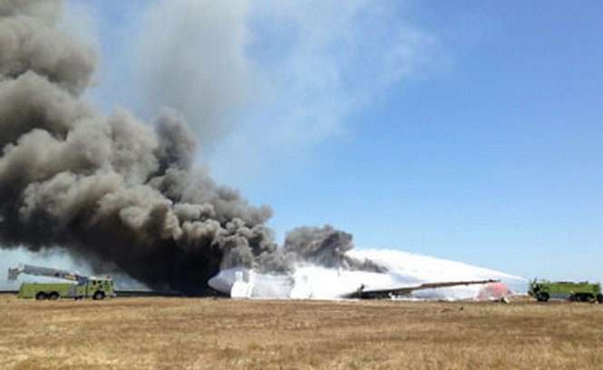 Avion în flăcări, pe aeroport. Pistele aeroportului londonez Heathrow, închise după incidentul aviatic