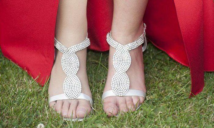 Cum arată de la brâu în jos una din aceste tinere. "Nimeni nu credea că va mai veni la balul de absolvire" 216954