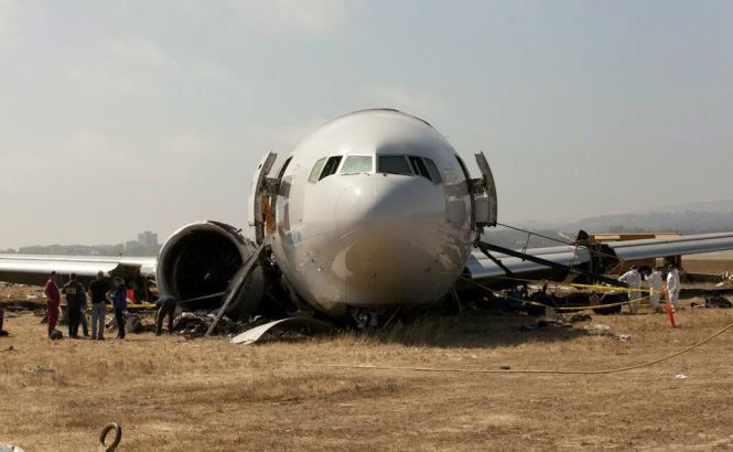 Primele rezultate ale anchetei în cazul avionului prăbuşit în San Francisco par să indice o eroare de pilotaj