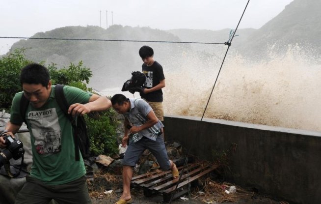 Cel puţin un mort şi 30 de răniţi, în urma taifunului Sulik din Taiwan