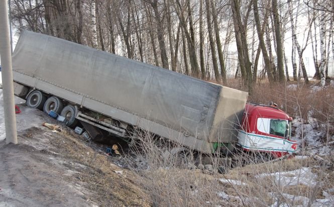 Update. Rusia: Cel puţin 18 persoane au murit, în urma unui accident dintre un camion şi un autobuz