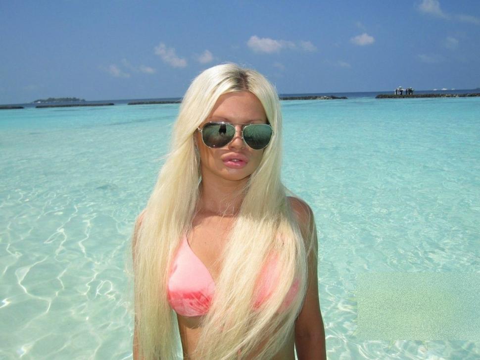 Are un corp perfect, dar dacă îi vezi faţa o să ai coşmaruri. "Şi-a bătut joc de chipul ei, iar acum plăteşte pentru asta" 217411