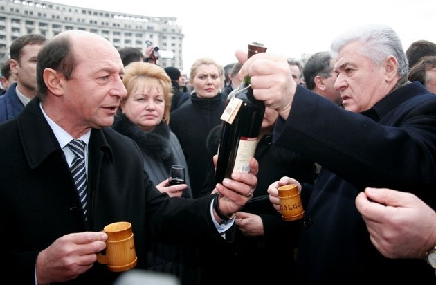 Băsescu trece Prutul în ultima vizită oficială în R. Moldova. &quot;Eu nu văd niciun sens ca această persoană, beată sau trează, să vină aici&quot;