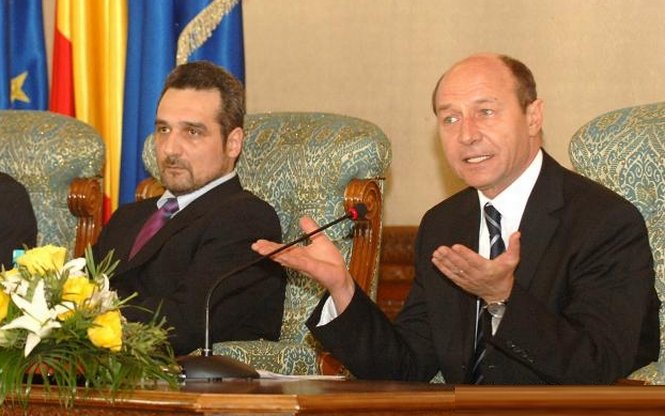Cât câştigă consilierii lui Băsescu din apariţiile la TV