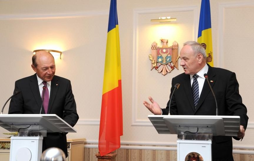Construcţia a două noi poduri peste Prut, discutată de Băsescu şi Timofti, la Chişinău