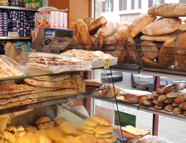 Preţul la pâine şi la produsele alimentare de bază s-ar putea modifica de la 1 septembrie. Care ar fi condiţia