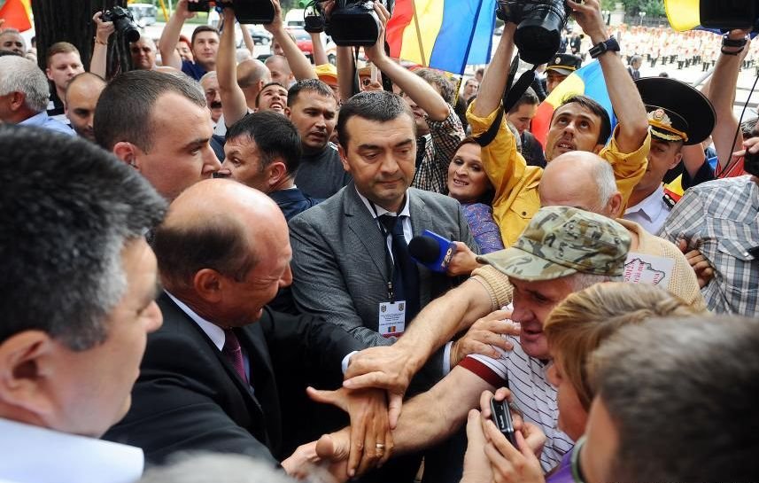 Băsescu ar putea deveni preşedinte peste Prut. Primarul Chişinăului se declară gata oricând să îi ofere cetăţenia moldovenească 