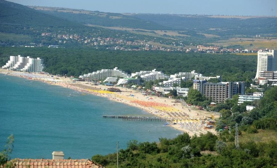 Bulgaria se poate mândri cu prima bibliotecă pe plajă din Europa, în staţiunea Albena