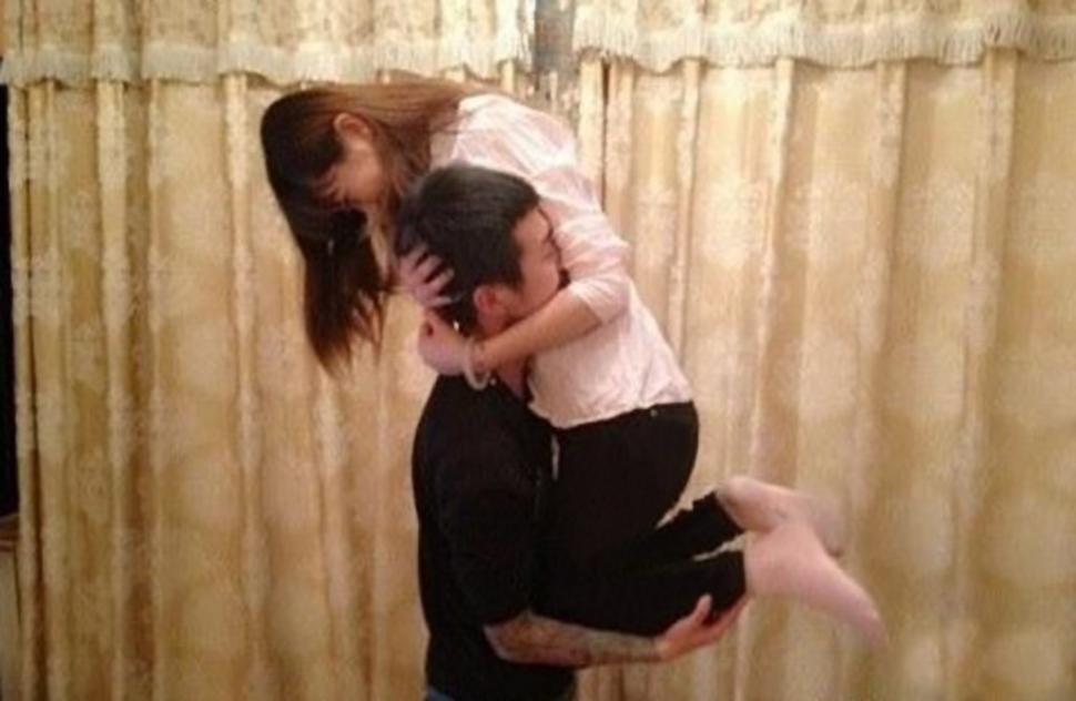 Ce a fost în stare să facă puştiul ăsta pentru iubita lui. Prietenii i-au zis că e cel mai mare PROST 217769