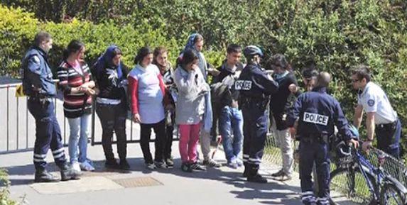 Iar ne facem de râs! Francezii se plâng de invazia hoţilor de buzunare veniţi din România 217930