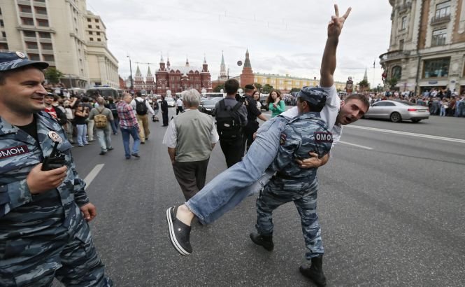 Rusia: Manifestaţii la Moscova şi St. Petersburg, în semn de susţinere faţă de opozantul Aleksei Navalnîi 