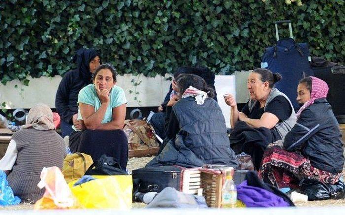 "Ţiganii români m-au înnebunit. Miros îngrozitor pentru că nu se spală". Mărturia şocantă a unui vânzător din centrul Londrei 217819