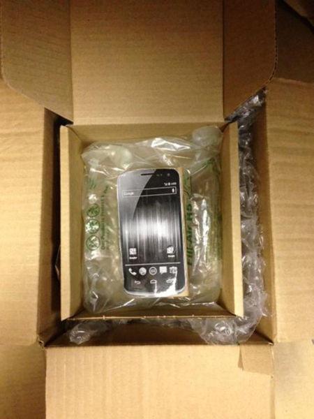 Ce i s-a întâmplat după ce şi-a cumpărat un telefon de pe e-Bay. S-a lecuit de shopping online 217978