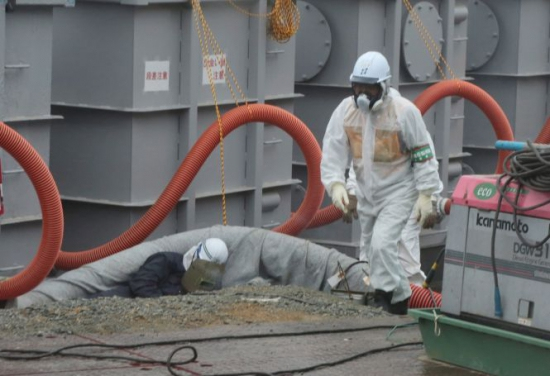 Circa 2.000 de angajaţi ai centralei de la Fukushima riscă să dezvolte cancer tiroidian