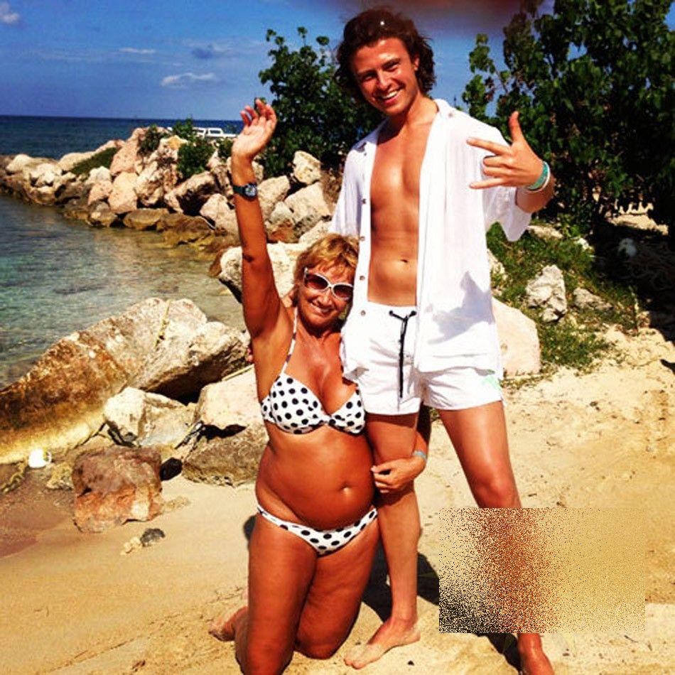 Cum arată femeia de care s-a îndrăgostit. Părinţii lui nu-i mai vorbesc: "Ne simţim jigniţi. Nu l-am educat aşa" 217964