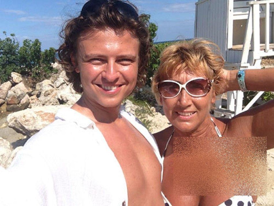 Cum arată femeia de care s-a îndrăgostit. Părinţii lui nu-i mai vorbesc: "Ne simţim jigniţi. Nu l-am educat aşa" 217969