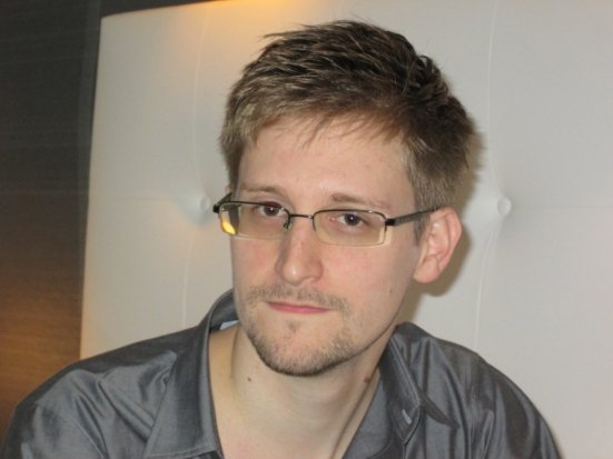 Plouă cu propuneri matrimoniale pentru Snowden, potrivit avocatului său