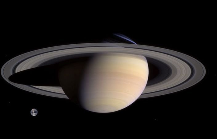  Cum arată Pământul din vecinătatea planetei Saturn