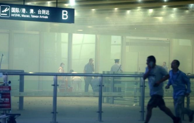 EXPLOZIE puternică pe aeroportul din Beijing. Bomba, detonată de o persoană cu handicap